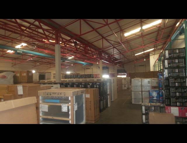 1,655M² WAREHOUSE TO LET IN BELLVILLE CENTRAL